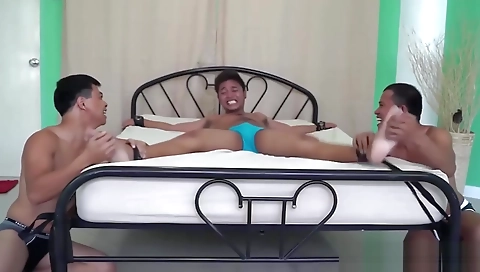 Mechak rentali slips with her boyfriend in lesbian cours