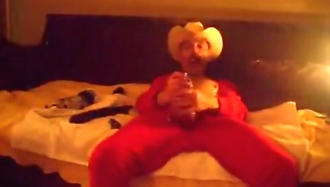 Sultry slut masturbates with her pussy