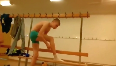 Sexy blonde's pussy gets banged by a huge cock