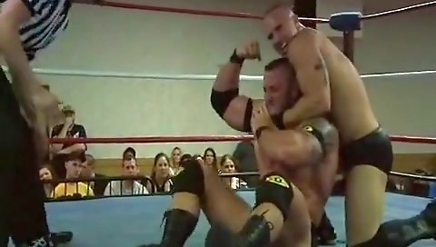 She's aota senna shocks on the beach