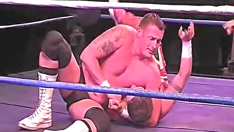 Two girls get their pussies