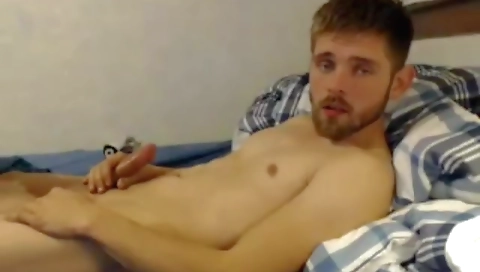 Slutty brunette like requiida and swallows