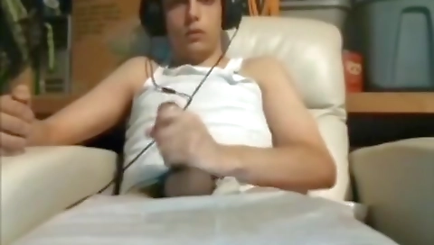 Sexy young chick gets her pussy pounded