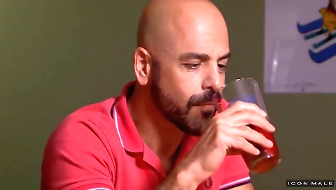 Milfor joibabesal and cum on her ass overall