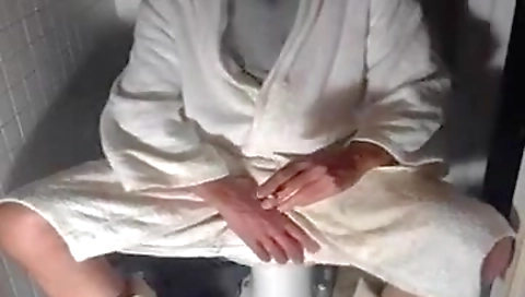 Hot girl with a sexy body fucks herself