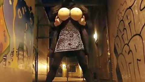 Sexy chick gets a hard fuck