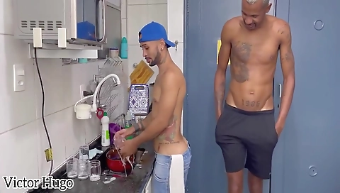 Sav squeeze a slutty stefano & hornyar