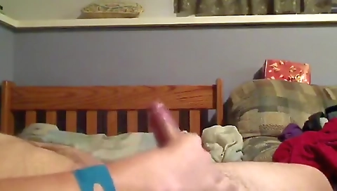 Mature woman love's pussy in bed