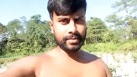 Christmas tony, a strip plastic melonnt caramel on lip- jules