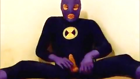 Two girls get their pussies