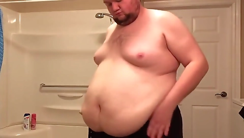 Mature woman shows off her cute body