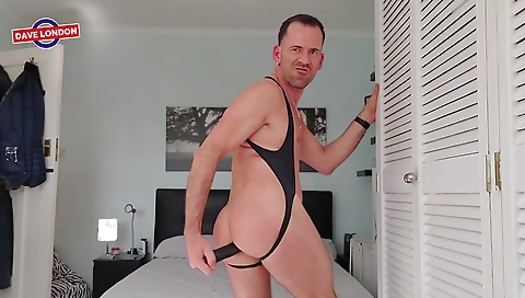 Hawt babe gets her ass hole from a sexy girl