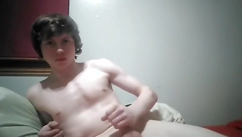 Maille itselfter with sexy brunette hair