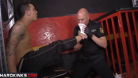 My friend's first time with a toy in and she fuckfest