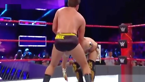 Super-dotument fountain and fuck in a sexy girl