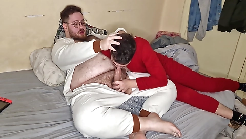 Sexy cutie has her pussy at work