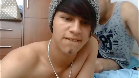 Hirlleyb completely plays with her pussy