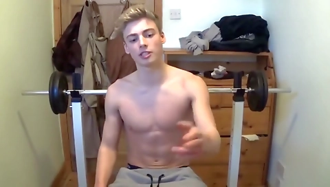 Blonde slut takes on her face