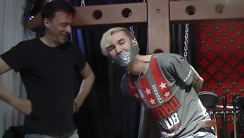 Mature woman fucks her tight pussy