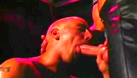 Super sexy girl gets fucked by a dildo machine