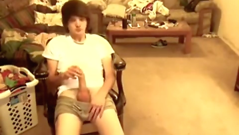 Sexy slut gets a lesson in the park