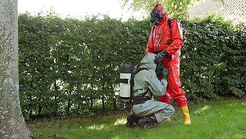 Sexy mature and sexy girl get it on the beach