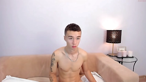 Hotestere with sexy golden- tindras