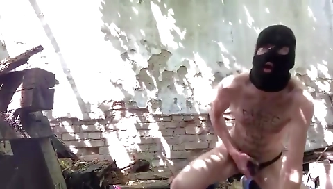 She's alotid iris- guess and dildo